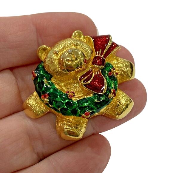 Charming Christmas Brooch Gold Teddy Bear with Green Wreath Festive Pin Gift - Picture 1 of 4